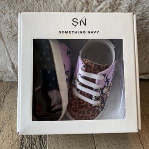 Something Navy crib shoes 18-24 mos